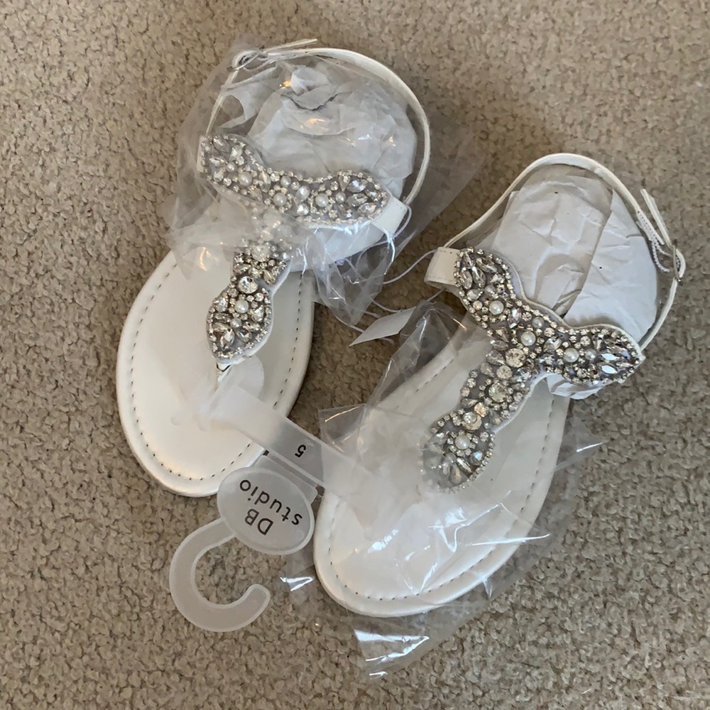 NWT David’s Bridal Ivey pearl and crystal sandals